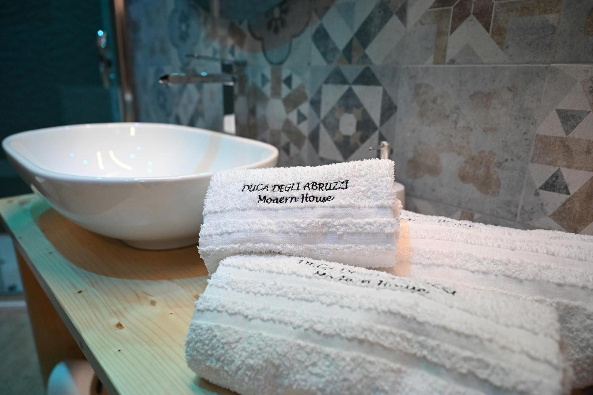 Duca Degli Abruzzi Modern House Luxury Relax Apartment บรินดิซิ ภายนอก รูปภาพ